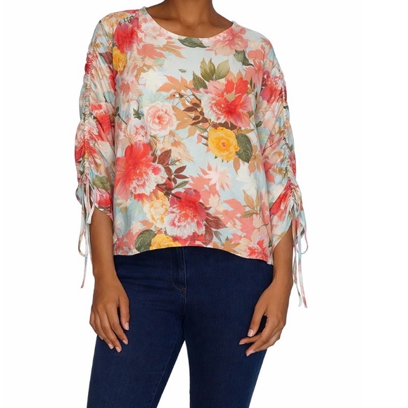 Vince Camuto Tops - Vince Camuto Floral Blouse